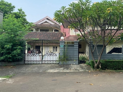 Dijual Rumah di Hook, Asri, lokasi strategis di Bintaro