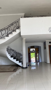 Dijual Rumah Lux Semi Furnished di Komplek Setraduta Bandung