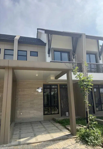 dijual turun harga rumah baru 2 lantai furnish di podomoro park