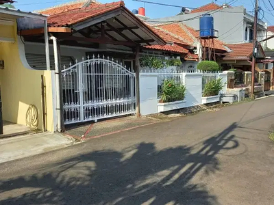 DISEWAKAN RUMAH BESAR DI KOMPLEK PONDOK BAMBU