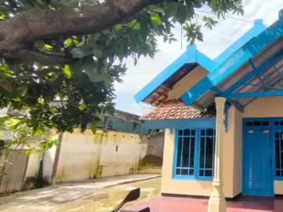 Disewakan rumah dg 6 KT 2 KM