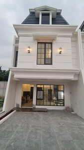 Rumah baru bergaya konsep modern klasik di Jatibening Bekasi