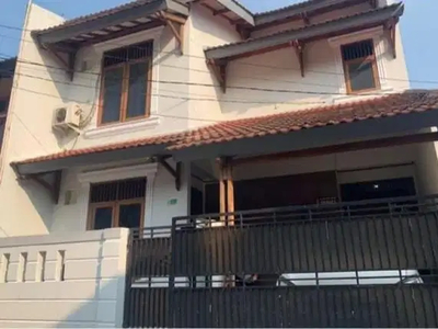 RUMAH MEWAH SIAP HUNI DI KOMPLEK KEMANG IFI