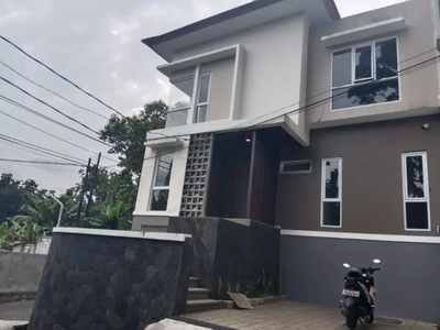 Rumah strategis dago