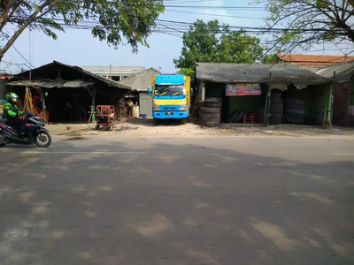 Tanah pinggir jalan