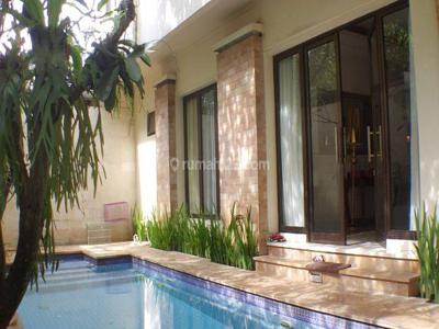 Disewakan Rumah Keren Fully Furnished , Swimmingpool,,area Menteng Bintaro Jaya Sektor 7 Pondok Aren, Tangsel