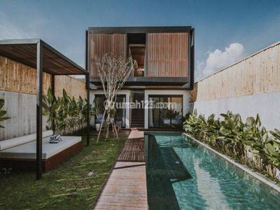 4 Bedroom Villa 650m To Berawa Beach Canggu Enclosed Living Room