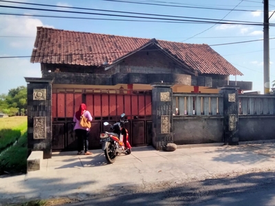 Dijual Miliki Rumah Tinggal Lokasi Strategis di Karanganom Klaten