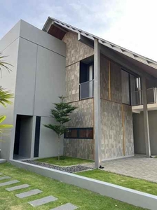Rumah Konsep Resort Lebar 9 Di Wiyung Surabaya Barat Lantai Marmer