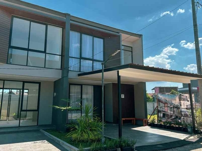Rumah Modern Di Tengah Kota Bandung