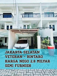 Rumah Semi Furnish 3lantai Di Veteran Jakartadekat Gerbang Tol