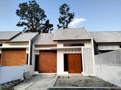 Rumah Cantik Bata Ekspose diselatan Stasiun Prambanan