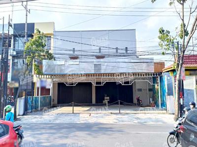 TEMPAT USAHA LEBAR 18 METER PARKIRAN LUAS DI RAYA CILIWUNG MALANG