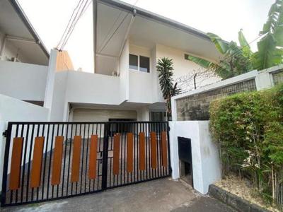 Classic House In a Huge and Beautiful Compound Kemang