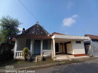 Dijual Rumah Tua Hitung Tanah di Pusat Kota Kabupaten Jombang
