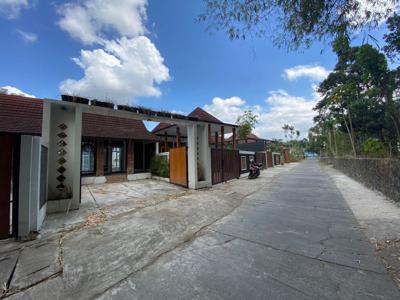 Rumah Etnik Tropis di Prambanan dekat Pintu Tol