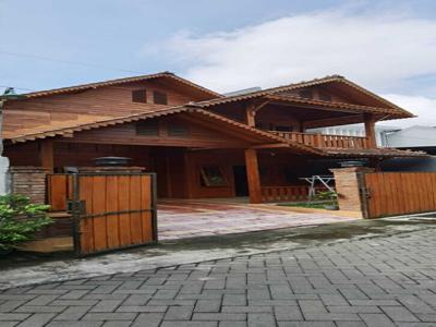 Rumah Kayu Full Jati Di Jalan Kaliurang KM 6 Dekat UGM