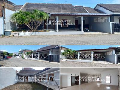 Rumah Lega Dgn Gaya Minimalis, Perumahan, Maguwoharjo, Dekat Kampus