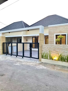 Dijual 2 Unit Rumah Siap Huni Desain Modern Tropis, Lokasi Jakal Km13