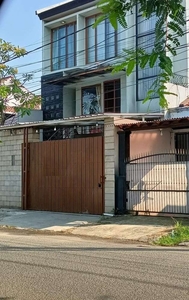 Dijual Cepat Rumah di Komplek Pelikan Bintaro Jaya 3 Lantai