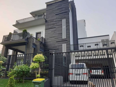 Dijual Rumah Mewah View Danau Sentul City