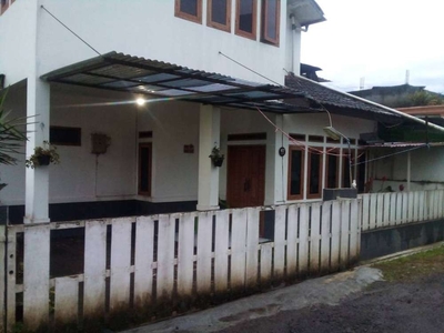 Dijual rumah semi furnished di lembang