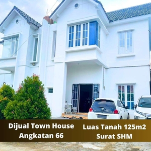 dijual town house mewah siap huni lokasi angkatan 66