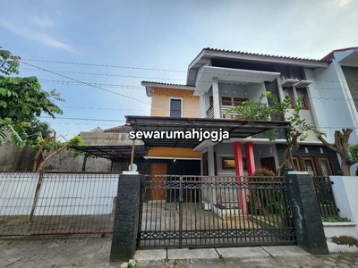 Disewakan rumah 2 lantai di Jalan Palagan dekat ugm,lempongsari