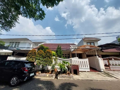 Disewakan rumah terawat di pondok indah belakang pim 2