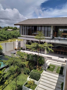 ELEGANT MODERN VILLA: A PANORAMIC HAVEN WITH LUXURIOUS COMFORTS