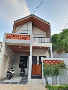 Hunian 2 lantai baru Modern dalam perumahan besar di Pamulang