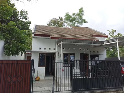 Jual Rumah Modern dekat kampus UII Jakal km 13 ( Furnished)