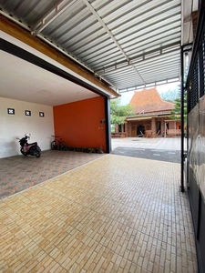 Luas Tanah 500 m2, Jual Rumah Joglo di Tempel Dekat Jl Magelang-Yogya