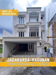 Mbv133.Townhouse Exclusive 3 Lt di Pinggir Jln Utama Area Premium