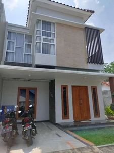 RUMAH 2 LANTAI LOKASI EMAS