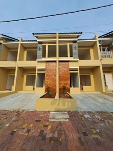 Rumah 2 Lantai Siap Huni, Dekat Dengan Gerbang Toll Cimanggis