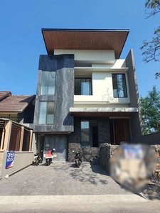 RUMAH 3 lantai split level DI CITRALAND Eastwood SURABAYA BARAT