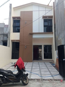 Rumah baru 2 lantai minimalis di pinggir Tol Jatiwaringin Jaticempaka