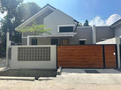 Rumah Baru Di Jual Desain Modern Minimalis 3 menit e Pusat Kota Jogja