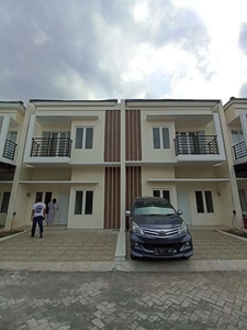 Rumah baru dua lantai depan RSUD wongsonegoro ketileng