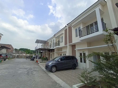 Rumah baru dua lantai siap huni depan RSUD wongsonegoro