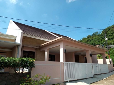 Rumah Baru Minimlais 2 unit di Cimahi, Cimahi Selatan