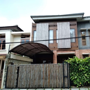 Rumah Cantik Di Bintaro Sektor 3 Jl Camar Tangerang Selatan SHM