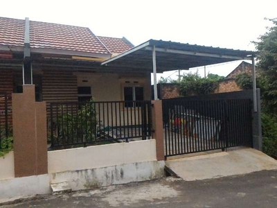 Rumah Cantik Jalan Letkol Adrianz Sukajaya
