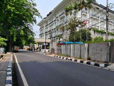 Rumah Ex Kantor Strategis di Menteng Borobudur