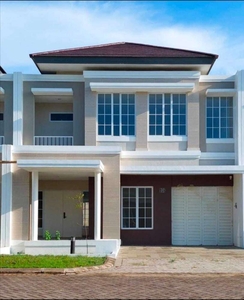 Rumah mewah 2 lantai dengan fasilitas kolam renang di kota Makassar