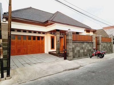 Rumah Mewah 316m2 Baru Banjarsari Solo Kota