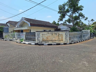 Rumah Murah Luas 285 m2 di Area Perumahan Raya Tlogomas Malang