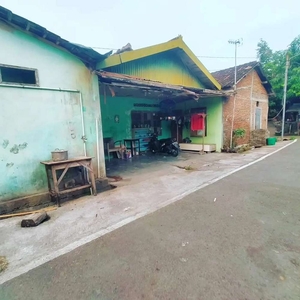 Rumah murah meriah belakang kampus UNS Surakarta