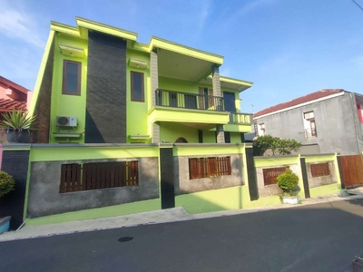 Rumah murah mewah 2 lantai dekat jalan raya di Semarang barat